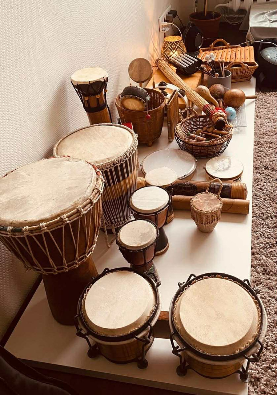 Muzikos terapijos instrumentai studijoje